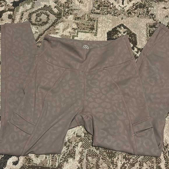 Move Theology leopard embossed mauve grey legging zip side-pockets thick fabric - Picture 1 of 2